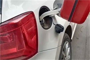 合作24小时救援车收费标准